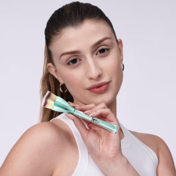 Limited Edition Star Foundation Brush It Cosmetics Non-Shedding NIB - Picture 3 of 4